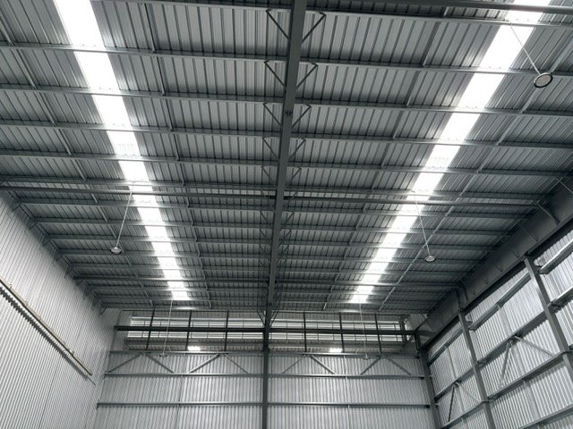 ภายในโกดังโปร่ง หลังคาสูง