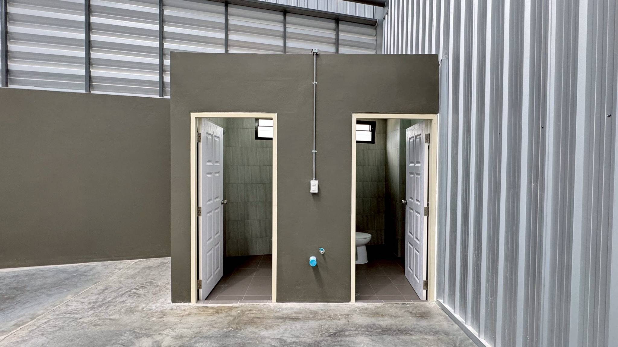 ห้องน้ำแยกส่วน ภายในอาคาร