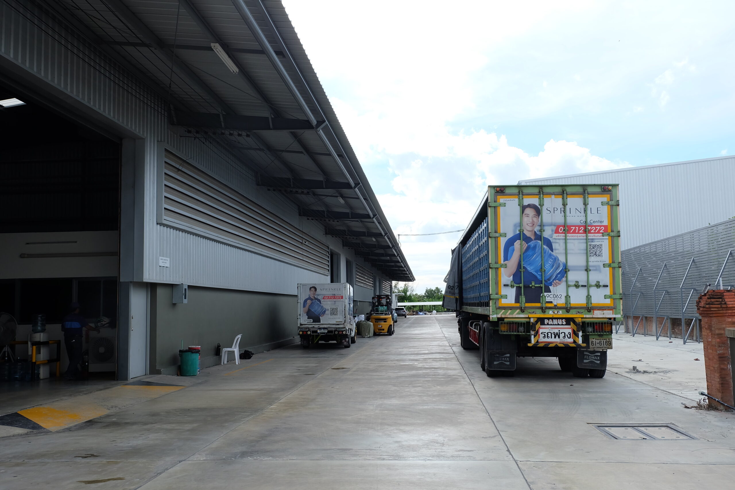 ลานโหลด รองรับรถบรรทุกและเทรนเลอร์